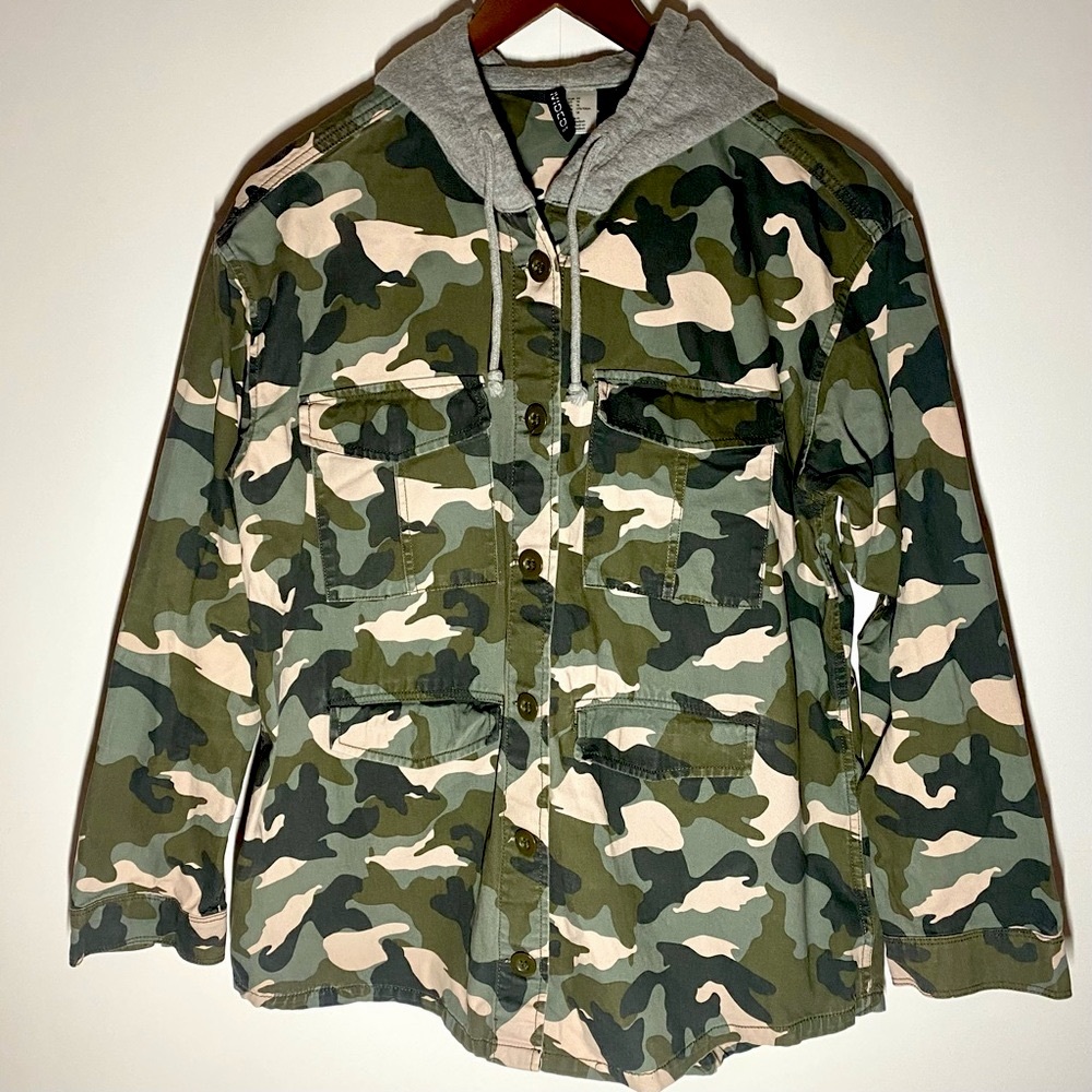 Hooded Camo Jacket by Divided  | Women’s US Size M | Pink, Green, and Gray